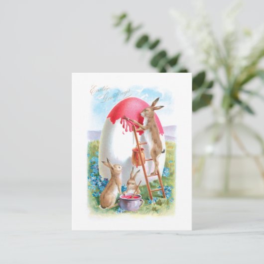 Whimsical  Easter Bunnies en Giant Egg Briefkaart (Staand voorkant)
