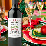 Whimsical Elf Legs Holly Jolly Kerstmis Wijn Etiket<br><div class="desc">Fysieke en feestelijke kerstaven in een traditioneel kerstrood en groen kleurenschema met de groet HEBBEN EEN HOLLY JOLLY CHRISTMAS en zijn gepersonaliseerd met jouw naam. Fun way to cadeau vakantiedrankcadeautjes aan vrienden en familie. Contacteer de ontwerper als u van dit gewijzigde ontwerp of op een ander product zou houden.</div>
