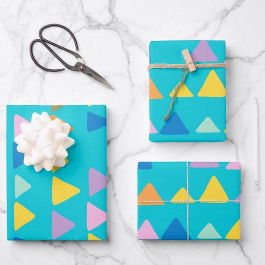 Whimsical en Cute Triangle Pattern in Turquoise Inpakpapier Vel (Voorkant)
