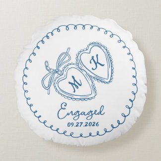 Whimsical Engaged Couple Blue Hearts Trendy Doodle Rond Kussen