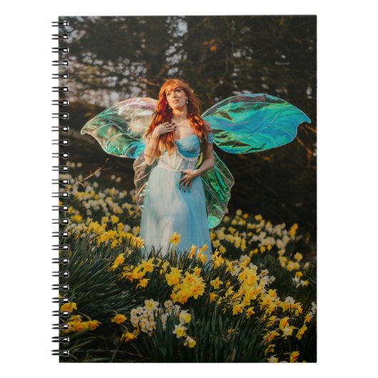 Whimsical Fairy in een Daffodil veld - Notitieboek (Voorkant)