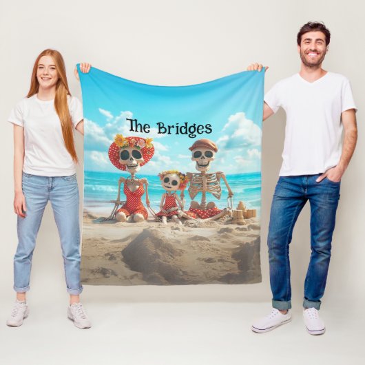 Whimsical Family Skeleton Familie van 3 op het str Fleece Deken (In situ)