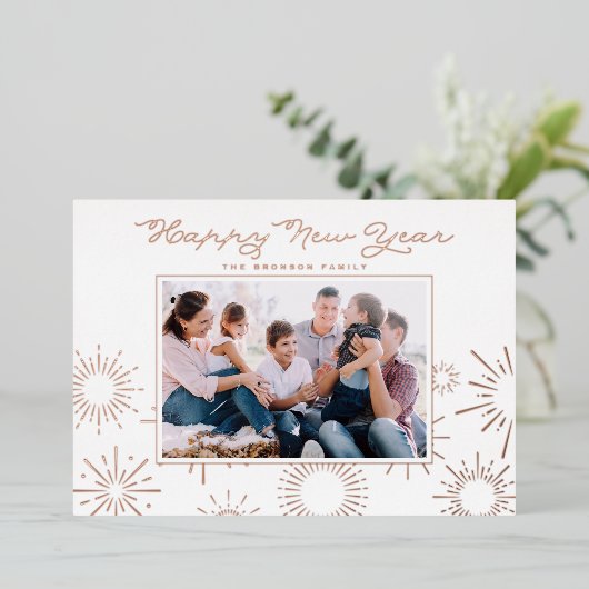 Whimsical Fireworks Photo Happy New Year Roos Gold Folie Feestdagenkaart (Staand Voorkant)