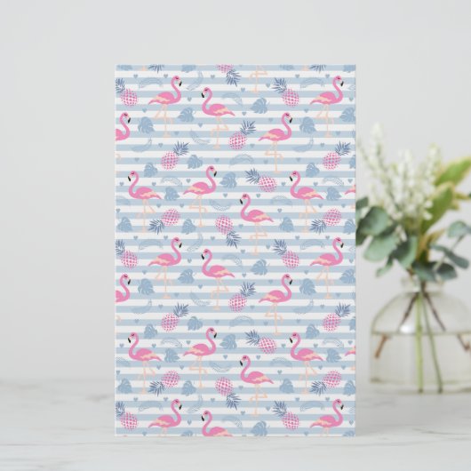 Whimsical Flamingo & Pineapple Pattern Briefpapier (Staand voorkant)