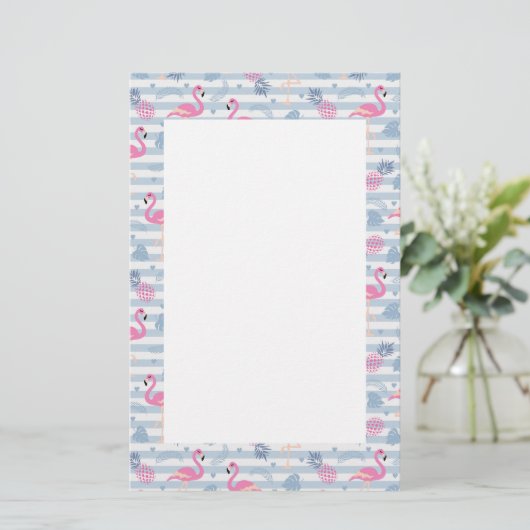 Whimsical Flamingo & Pineapple Pattern Briefpapier (Staand voorkant)