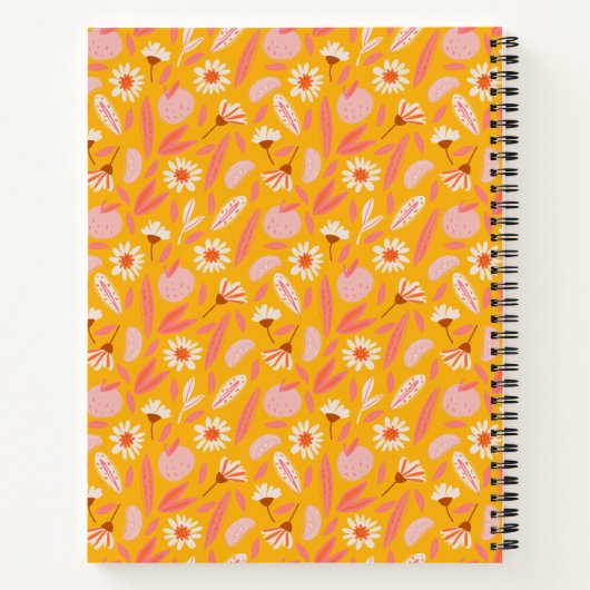 Whimsical Floral Pattern in Mosterd en Roze Naam Notitieboek (Achterkant)