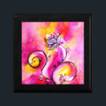 WHIMSICAL FLOWERS roze geel paars Cadeaudoosje<br><div class="desc">Levendig,  elegant en artistiek ontwerp. Een kleurrijke mousserende vlinder met een magische bloem,  bloesems en bloei in de lente,  Waterverf schilderij met gouden en zilveren folie voor parelpapier.</div>