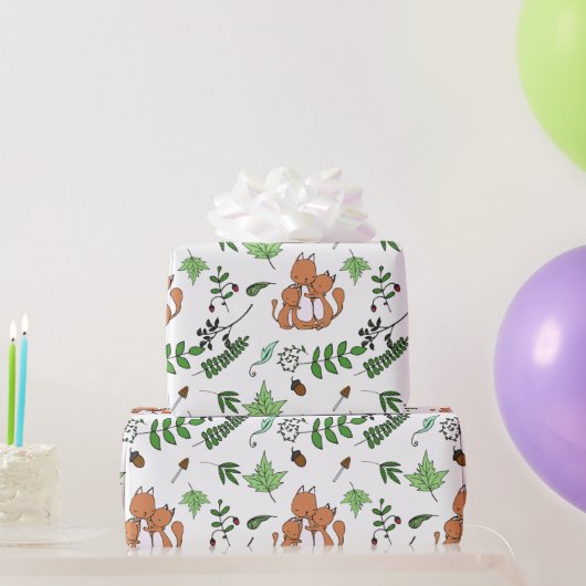Whimsical Fox Family and Forest Leaves Cadeaupapier (Feestgeschenken)