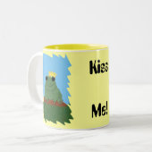 Whimsical Frog Prince met Crown Tweekleurige Koffiemok (Voorkant links)
