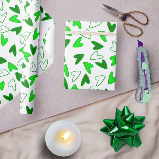 Whimsical Fun Green Hearts Patroon Cadeaupapier