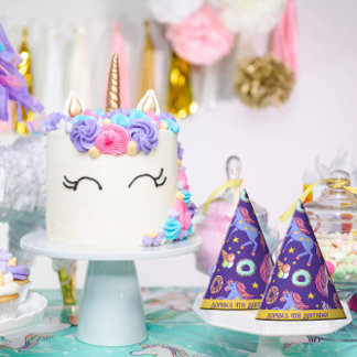Whimsical fusie van eenhoorns, donuts, ijs feesthoedjes
