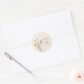 Whimsical Gele Madeliefje Wildbloem Bruiloft Ronde Sticker (Envelop)