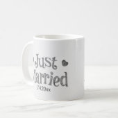 WHIMSICAL Gewoon Getrouwd Hart Trouwdatum Koffiemok (Voorkant links)