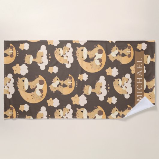 Whimsical Giraffe op Clouds Pattern Custom Name Strandlaken (Voorkant)