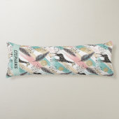 Whimsical Giraffe Polka Dot Pattern – Pastel Lichaamskussen (Voorkant)