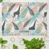 Whimsical Giraffe Polka Dot Pattern – Pastel Theedoek (Gevouwen)