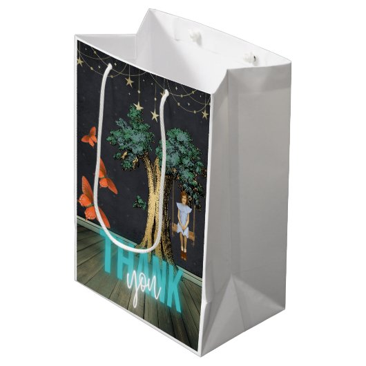 Whimsical Girl in Swing Surreal Bedankt Medium Cadeauzakje (Voorkant Gekanteld)