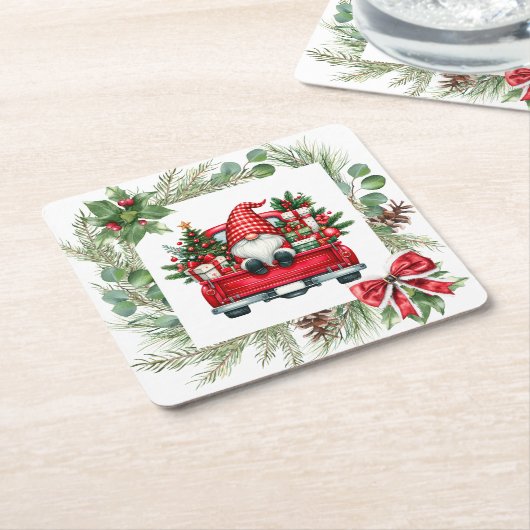 Whimsical Gnome in rode vrachtwagen met kerstkrans Kartonnen Onderzetters (Schuin)