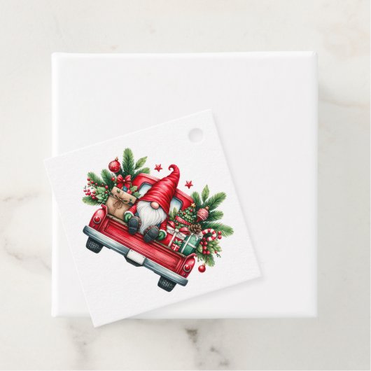 Whimsical Gnome in vrachtwagen met geschenken Bedankjes Labels (In situ)