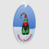 Whimsical Gnome op een sneeuwdag Kerstmis Ornament (voorkant)