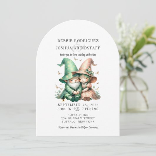 Whimsical Gnomes Fun Wedding Invitation  Kaart (Staand voorkant)