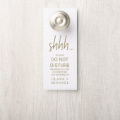 Whimsical Gold Calligraphy Hotel Wedding Guest Deurhanger (Op knop)