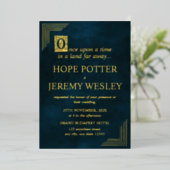 Whimsical Gold Emerald Storybook Fairy Tale Castle Folie Uitnodiging (Staand Voorkant)