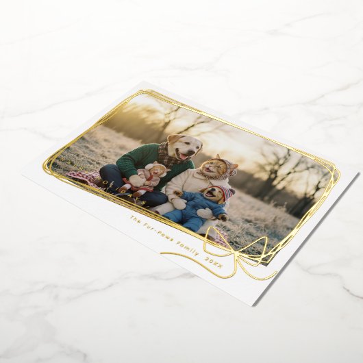 Whimsical Gold Foil Ribbon Frame Holiday Photo Folie Feestdagenkaart (Gedraaid)