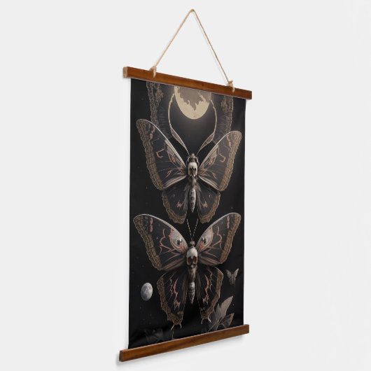 Whimsical Gothic Death's Head Moth Hangend Wandkleed (Gebogen)
