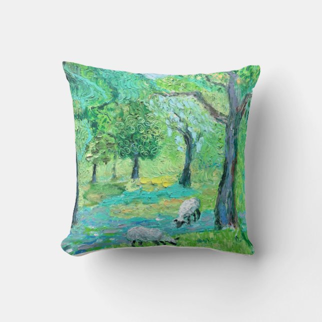 Whimsical Green Meadow Pillow met grazende schapen Kussen (Voorkant)