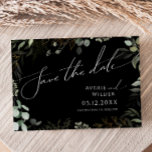 Whimsical Greenery Black en Gold Horizontal Save The Date<br><div class="desc">Stap in een wereld van betovering met onze grillige groen zwart en goud horizontaal opslaan de datum, perfect voor uw botanische lente boho bruiloft. Versierd met salie groene eucalyptus en gouden accenten, deze save de datum ademt elegantie en moderne grillen. Stel je voor dat je door een magische zomertuin slentert,...</div>