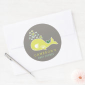 Whimsical Groene Zwangere Mama Walvis Baby shower Ronde Sticker (Envelop)