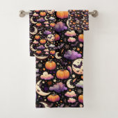 Whimsical Halloween Night Sky Pattern Bad Handdoek (Insitu)