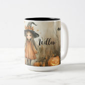 Whimsical Halloween Witch & Pumpkin gepersonalisee Tweekleurige Koffiemok (Voorkant rechts)