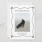 Whimsical Hand-Drawn Cake Foto bruiloft Kaart (Achterkant)