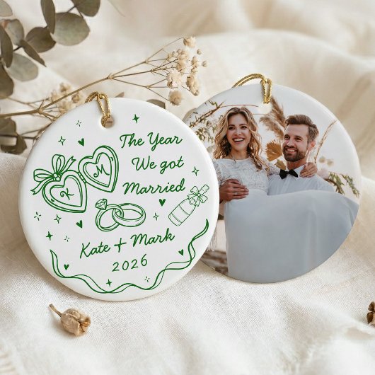 Whimsical Hand Getekende Eerste Kerst Getrouwd Keramisch Ornament