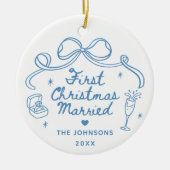 Whimsical Hand Getekende Eerste Kerstmis Getrouwd Keramisch Ornament (Voorkant)