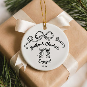 Whimsical Hand Getekende Verloving met Kerst Keramisch Ornament