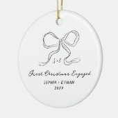 Whimsical Hand getrokken boog eerste kerst verloof Keramisch Ornament (Links)