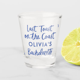 Whimsical hand getrokken toast op de kust shot glas