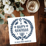 Whimsical Hanukkah Holiday Menorah Dreidel Custom Servet<br><div class="desc">Perfecte schattige aangepaste Chanoeka party servet! Met de hand gemaakte kunst voor jou! Perfect voor een winter, hanukkah, vakantie feest of ander evenement. VOLLEDIG ! Klik hierboven op "Personaliseren" om de tekst te bewerken. Klik op "Bewerken met ontwerpgereedschap" om de lettertypen, kleuren en plaatsingen aan te passen. (check mijn winkel...</div>