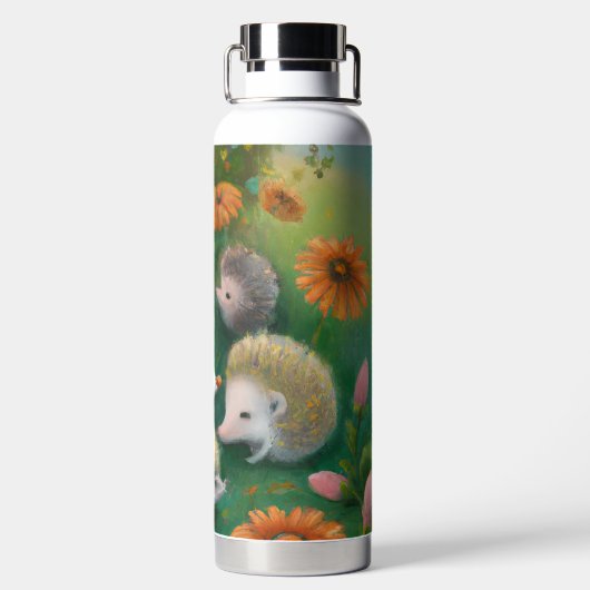 Whimsical Hedegel Family Picnicking in the Garden Waterfles (Achterkant)