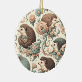 Whimsical Hedgehog Haven: Victoriaans bloemen Keramisch Ornament (Rechts)