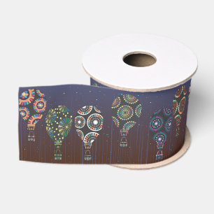 Whimsical hete luchtballonnen in middernachtelijke grosgrain lint