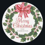 Whimsical Holly Wreath Christmas Ronde Sticker<br><div class="desc">Vier het seizoen met onze prachtige Whimsical Holly Wreath-stickers, met een charmante afbeelding van een kerstkrans gemaakt van hulst met een feestelijke rood-wit gestreepte boog die de magie van Kerstmis vastlegt. De speelse "Merry Christmas" groet in het midden van de illustratie is geschreven in een grillige, speelse lettertype, het toevoegen...</div>