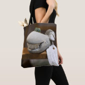 Whimsical houten walvis sculptuur tote bag (Dichtbij)