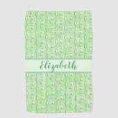 Whimsical katten op groen met aangepaste naam voor golfhanddoek (Voorkant)