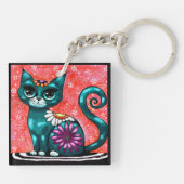 Whimsical Kitty Cat Zittend op vloerkleed Bloemen  Sleutelhanger (Achterkant)