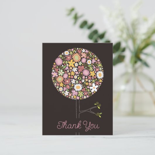 Whimsical Kleurrijke Lentebloemen Pop Birthda Aankondigingskaart (Staand voorkant)