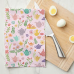 Whimsical kleurrijke theepotten Tea Party Uniek Sc Theedoek<br><div class="desc">Deze hand maakte een patroon en maakte een geweldige keukenhanddoek. Verander de achtergrondkleur of voeg uw eigen teksten toe. Bekijk mijn winkel voor meer of laat me weten of je iets op maat wilt.</div>